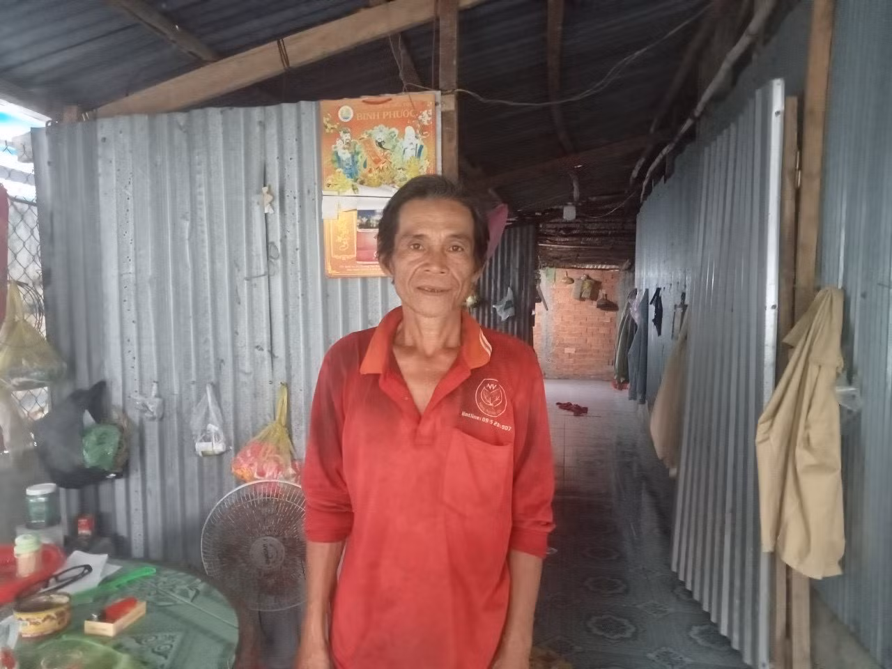 Ông Dương Văn Cam vui mừng khi có cơ hội thay đổi cuộc sống nhờ số tiền 100 triệu đồng nhận được từ Trà Xanh Không Độ. (Ảnh NVCC). Ông Dương Văn Cam vui mừng khi có cơ hội thay đổi cuộc sống nhờ số tiền 100 triệu đồng nhận được từ Trà Xanh Không Độ. (Ảnh NVCC).