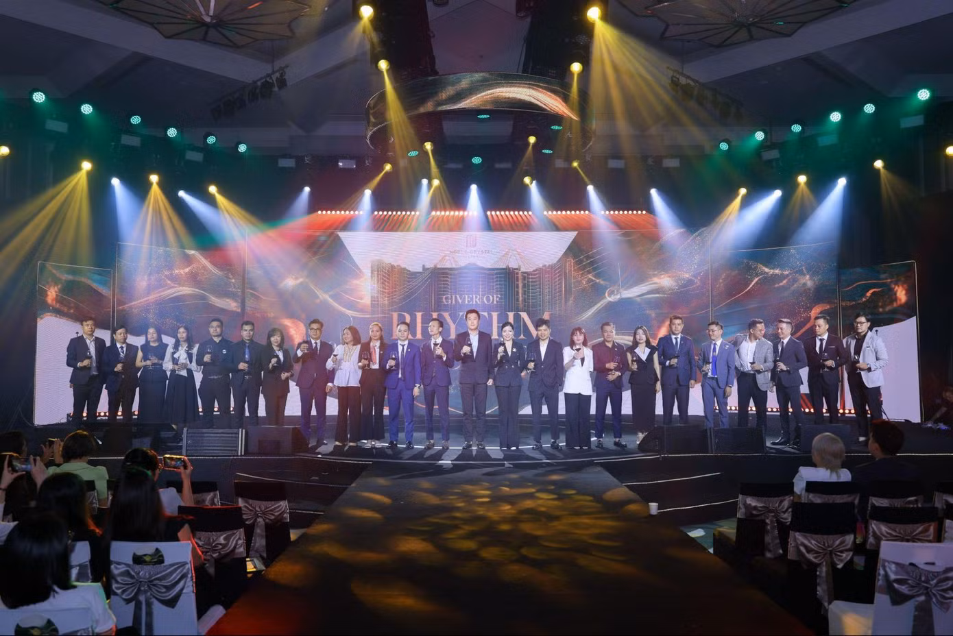 Nghi thức kick off chính thức kết nối những trái tim để cùng đưa những giá trị độc bản của Noble Crystal Tay Ho đến với những chủ nhân tinh hoa