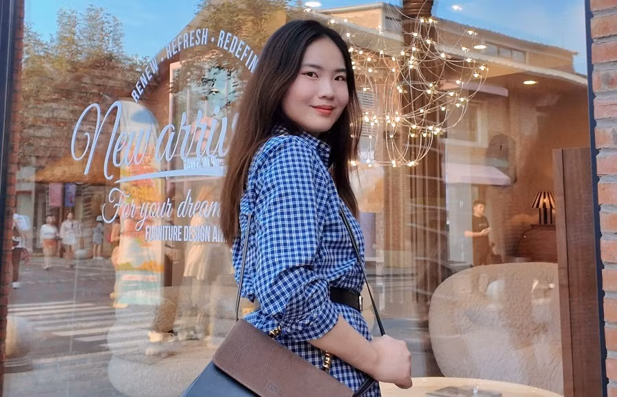 Lu Xixi nghỉ việc và chia sẻ kinh nghiệm của mình trên các nền tảng mạng xã hội, trở thành một “blogger nghỉ việc”. Lu Xixi nghỉ việc và chia sẻ kinh nghiệm của mình trên các nền tảng mạng xã hội, trở thành một “blogger nghỉ việc”.