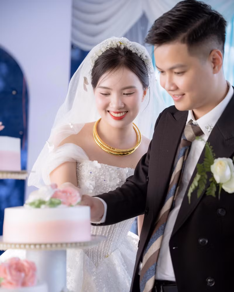 Cặp đôi trân trọng nhau trong từng phút giây. Cặp đôi trân trọng nhau trong từng phút giây.