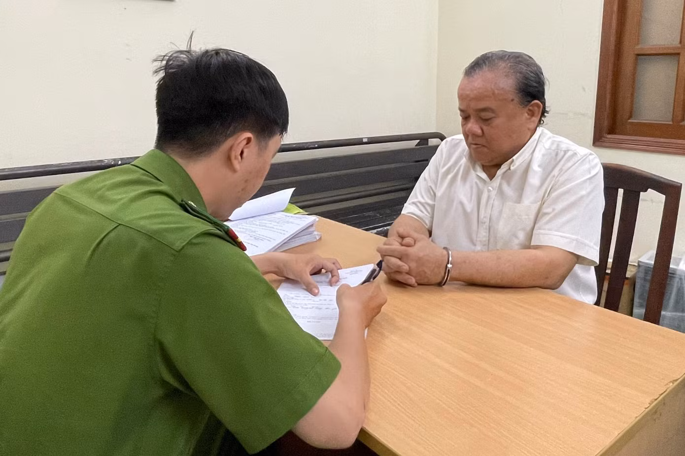 Ông Trần Anh Vũ tại cơ quan công an.