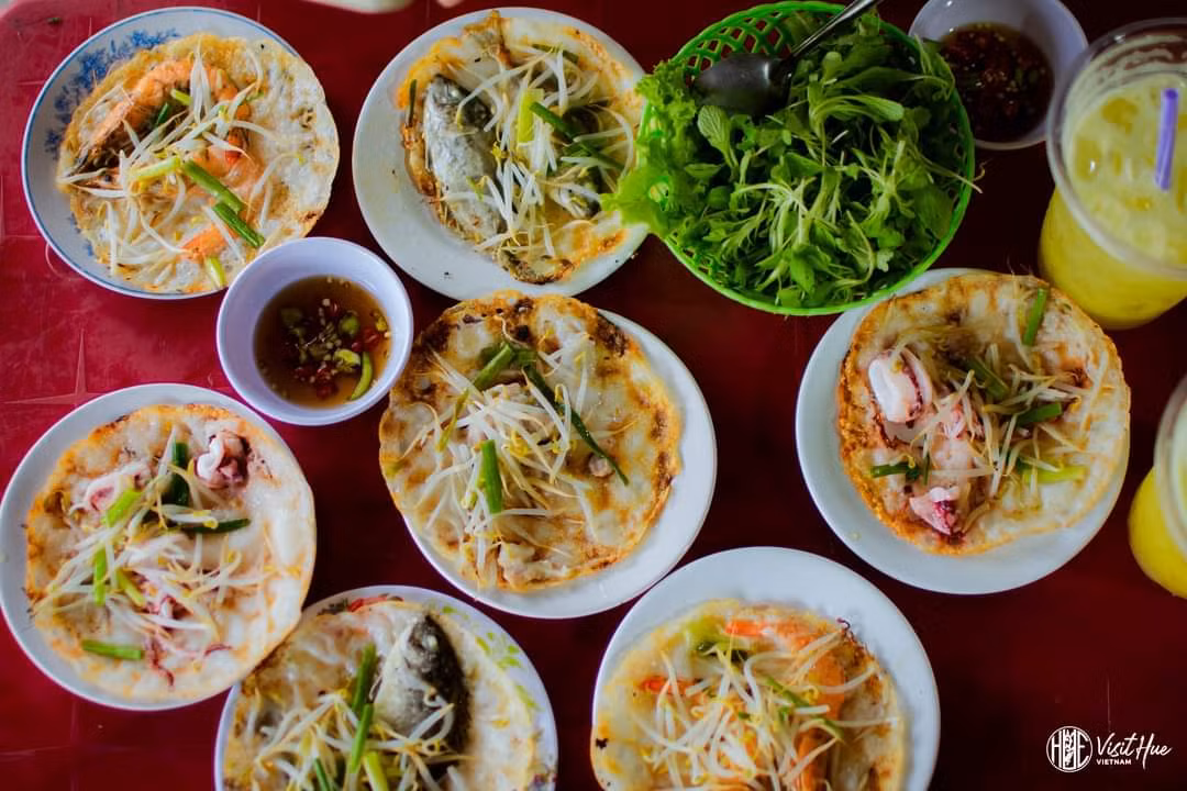 Bánh khoái cá Kình - đặc sản trứ danh không thể bỏ lỡ khi đến đầm Chuồn. (Ảnh: Internet) Bánh khoái cá Kình - đặc sản trứ danh không thể bỏ lỡ khi đến đầm Chuồn. (Ảnh: Internet)