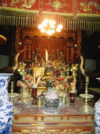 Ngai thờ cụ Đương Cảnh Công trong đình làng