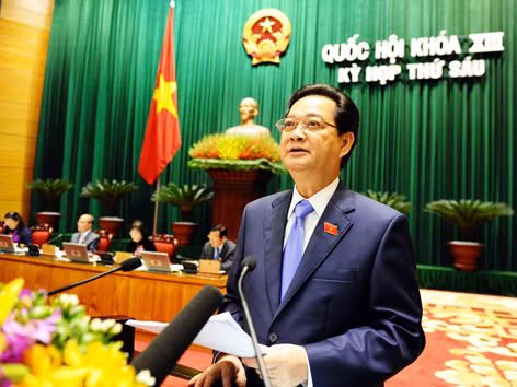 Thủ tướng Nguyễn Tấn Dũng trình bày báo cáo của Chính phủ sáng 21/10. Ảnh: Ngọc Thanh