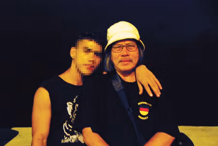 Tác giả và người bạn mới tại chợ gay