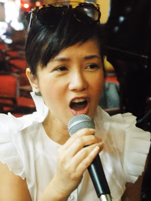 Ca sĩ Hồng Nhung