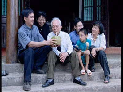 Giây phút yên bình của Đại tướng bên thềm ngôi nhà tuổi thơ 