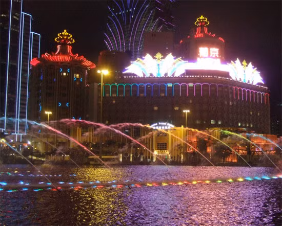 Ở Macau, phần lớn doanh thu đến từ các bàn chơi bạc thay vì máy chơi bạc.