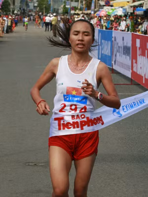 VĐV Phạm Thị Bình (Quảng Ngãi) - Giải Nhất nội dung 21km nữ bán marathon