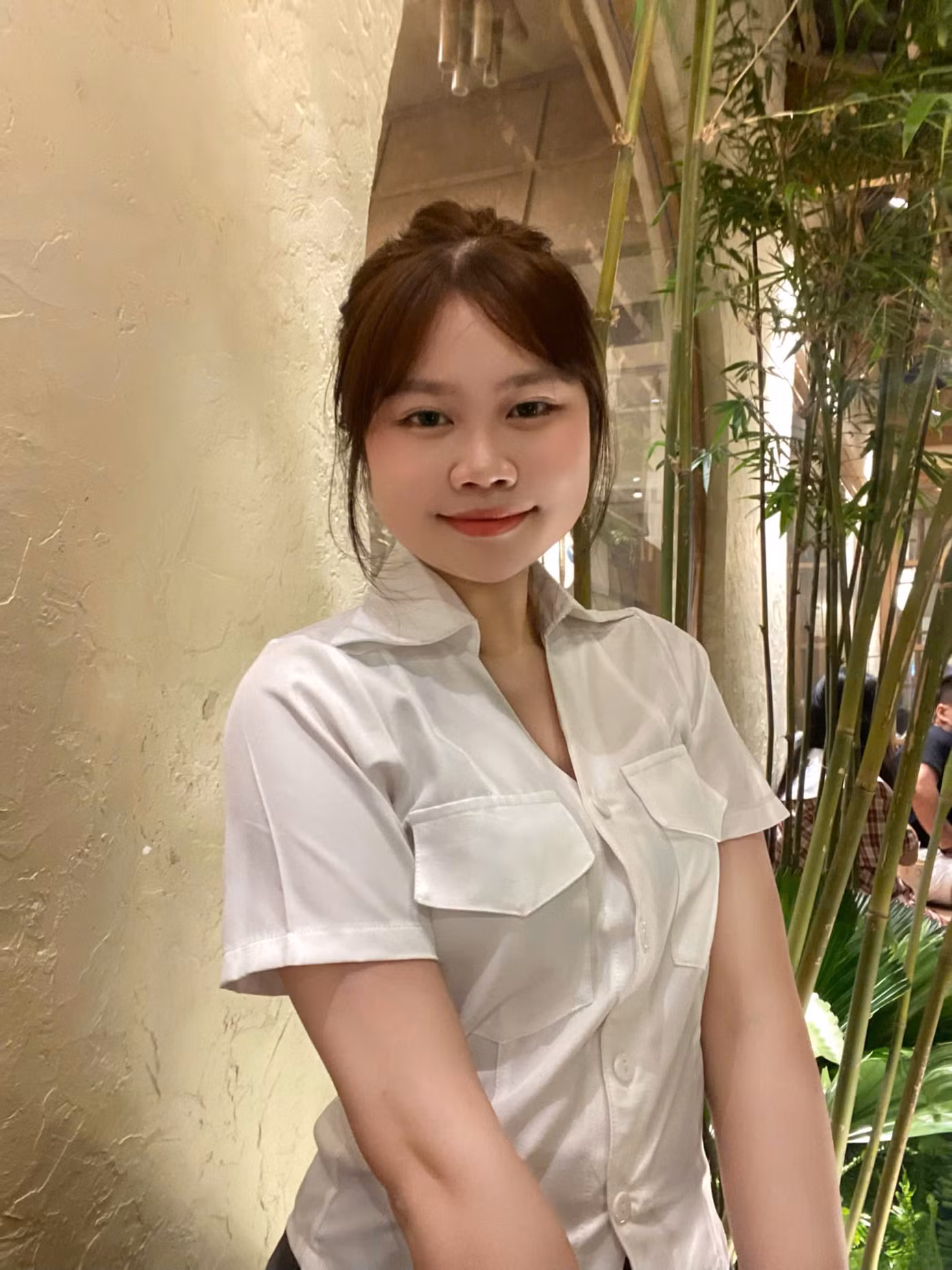 Gen Z học cách mua hàng thông minh sau thời gian dài bị FOMO. Ảnh: NVCC