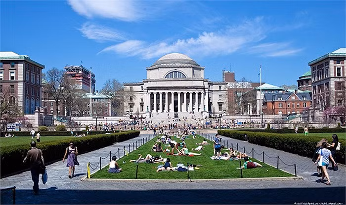 Đại học Columbia là một trường đại học nghiên cứu tư tại thành phố New York. Đối với các sinh viên gặp rắc rối tài chính thì nơi đây là mái trường mơ ước, bởi bạn sẽ không phải chi trả một xu tiền nhà ở