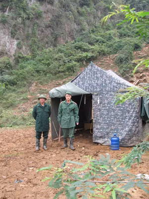 Lực lượng tuần tra biên giới lập lán chốt chặn, song gà vẫn “lọt lưới” . ảnh: Duy Chiến