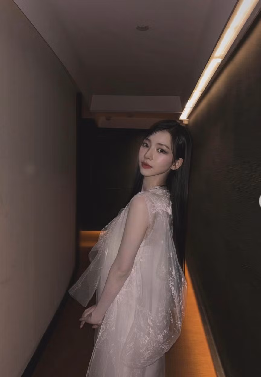 Karina lần đầu góp mặt trong show trình diễn BST nam của Prada. Karina lần đầu góp mặt trong show trình diễn BST nam của Prada.