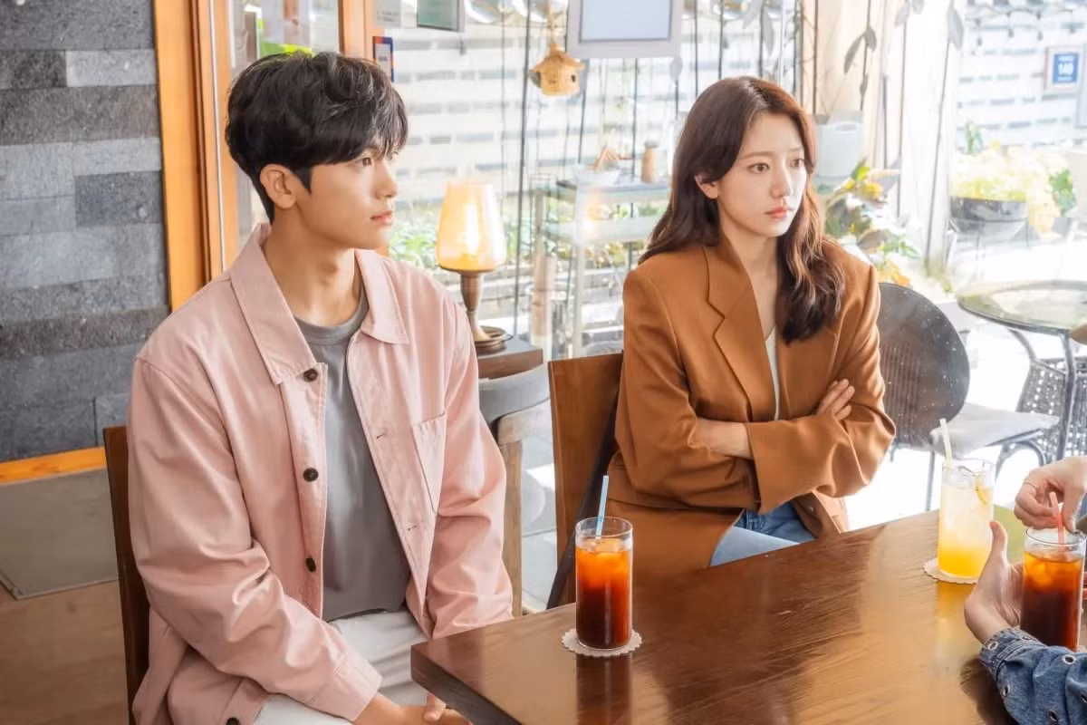 Nếu ex có dấu hiệu này, có thể người ấy đang chờ một dịp để xin lỗi và mong muốn được quay lại với bạn.