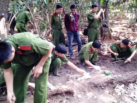Cơ quan công an khám nghiệm nhà bà Hường vào giữa tháng 3/2013