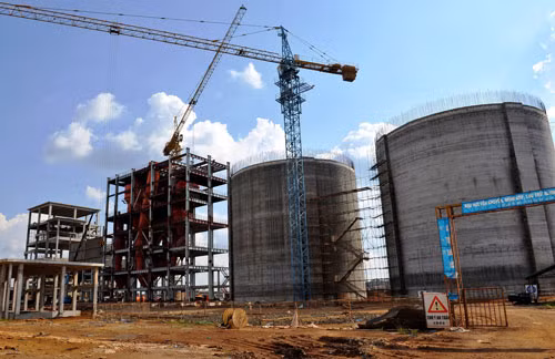 Công trường nhà máy sản xuất alumina Nhân Cơ. Lắp đặt lò nung