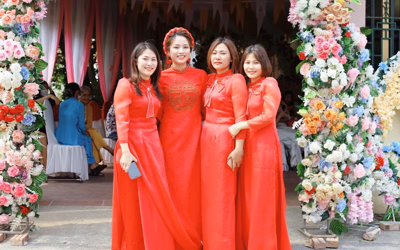 Ngày cưới của Ánh vắng mặt 2 người chị chồng.