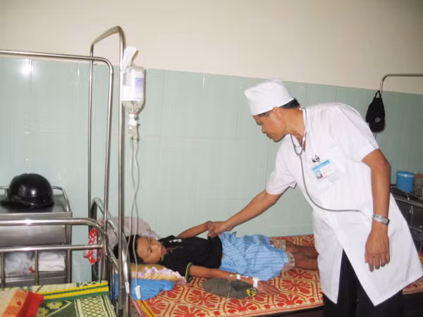 Bộ Y tế cho rằng các hộ cận nghèo và nông dân được hỗ trợ BHYT sẽ không bị ảnh hưởng nhiều khi giá dịch vụ y tế tăng. Ảnh: Th.H
