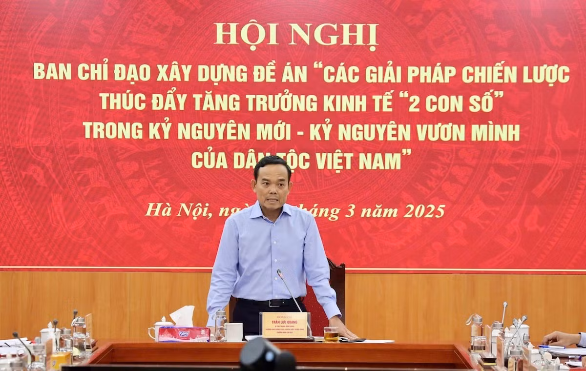 Ông Trần Lưu Quang, Trưởng Ban Chính sách, chiến lược Trung ương, Trưởng Ban chỉ đạo Đề án chủ trì hội nghị. Ông Trần Lưu Quang, Trưởng Ban Chính sách, chiến lược Trung ương, Trưởng Ban chỉ đạo Đề án chủ trì hội nghị.