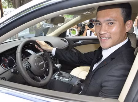Công Vinh là gương mặt đắt sô quảng cáo của Nike, Milo, dược phẩm Đông Á, Audi... . Công Vinh là gương mặt đắt sô quảng cáo của Nike, Milo, dược phẩm Đông Á, Audi...