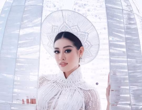 Khi còn là học sinh, Khánh Vân chính là fan "ruột" của nhà Hoa đó.