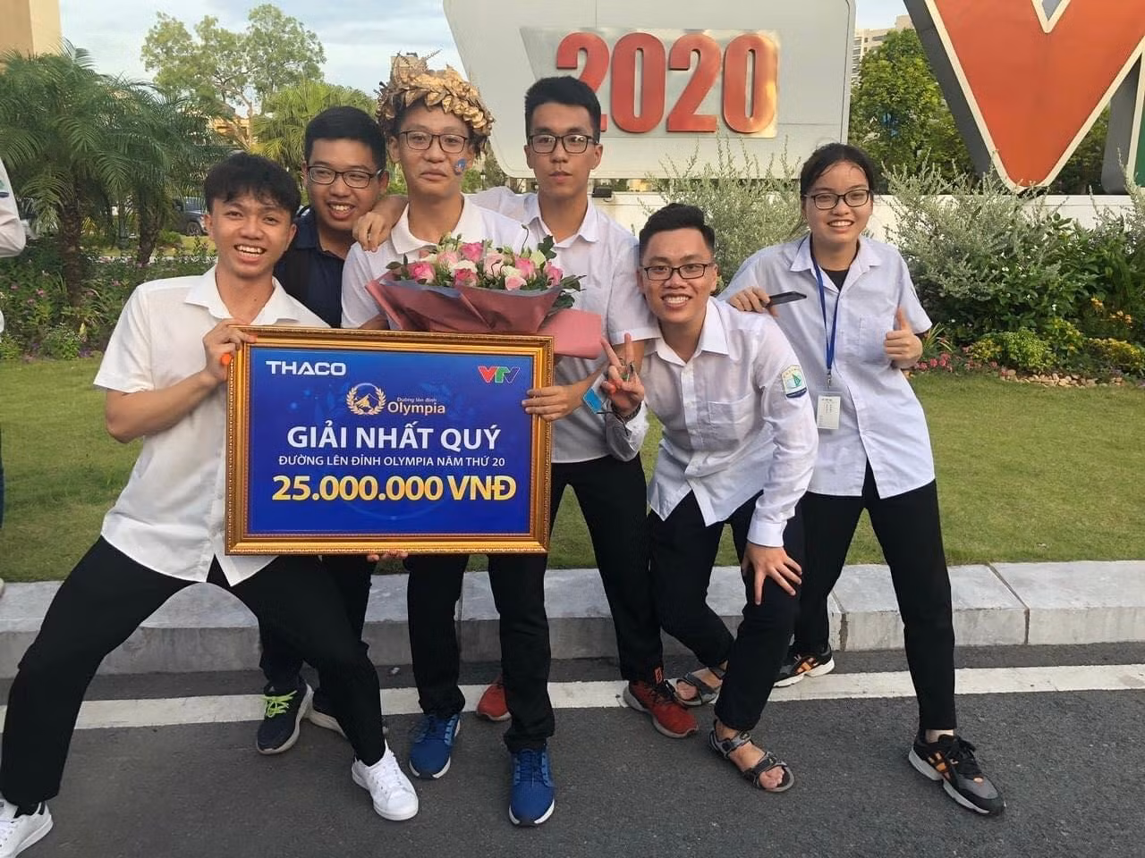 Quốc Anh và Dũng Trí sẽ chính thức "về chung trường" với chuyên ngành Công nghệ Thông tin. Ảnh: FBNV