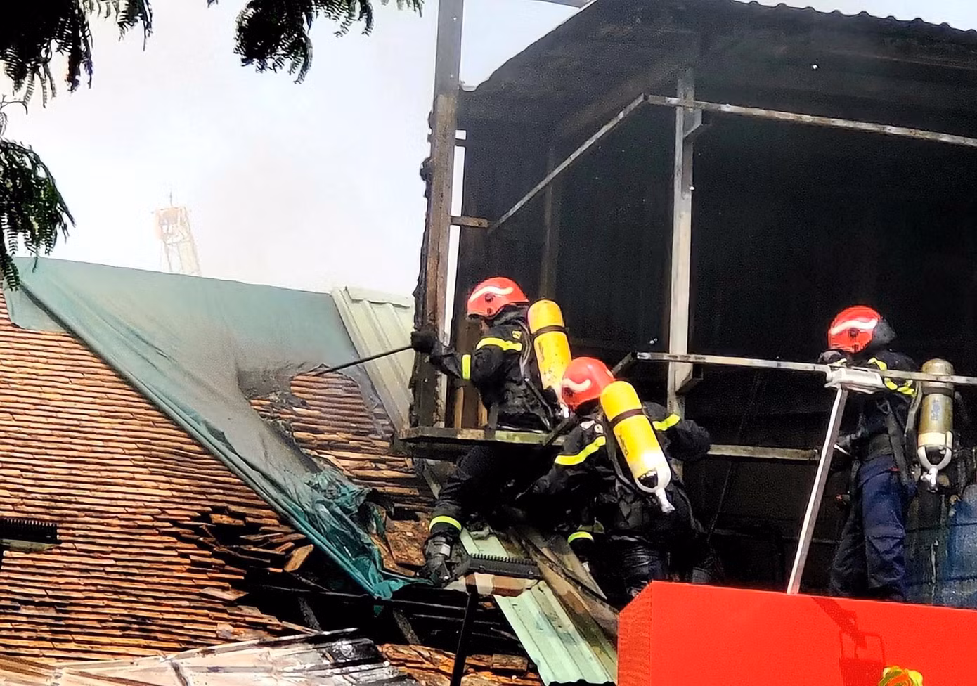 Vụ cháy đã nhanh chóng được dập tắt và may mắn không có thiệt hại về người.