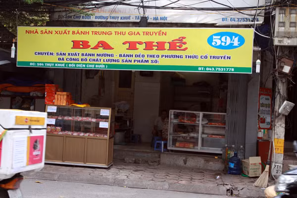 Cùng bán bánh trung thu nhưng cửa 