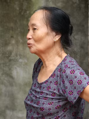 Bà Mùi kể lại sự việc với phóng viên