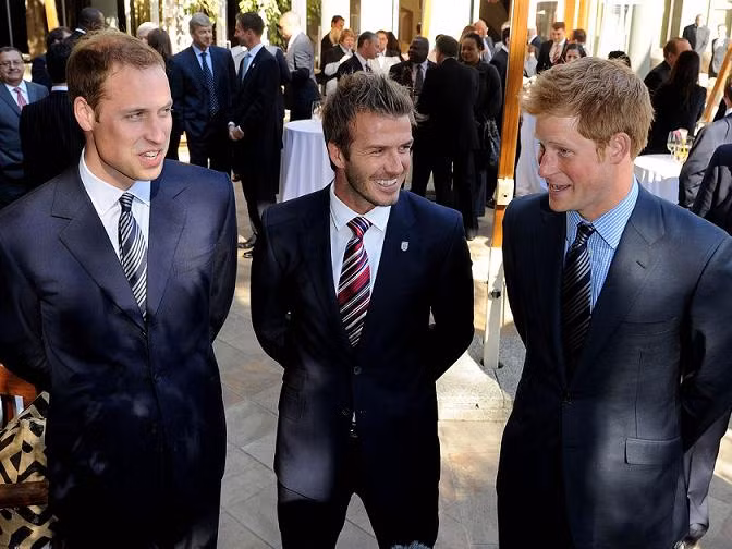 Gia đình hoàng gia Anh có thể sẽ đến tham dự đám cưới của cậu cả nhà Beckham.