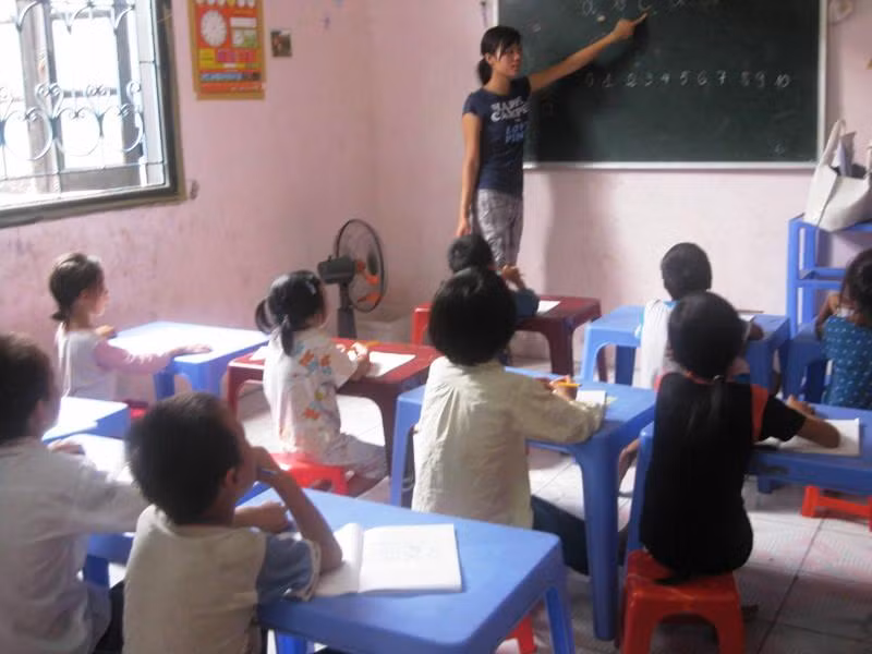 Trẻ em làng chài học tại ngôi nhà tuổi trẻ