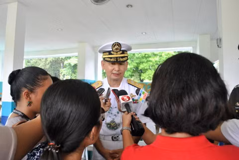 Phó đô đốc Tư lệnh Hải quân Philippines Jose Luis Alan 