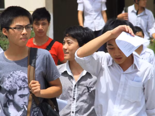 Thí sinh sau giờ thi ở Đà Nẵng. Ảnh: Nguyễn Huy