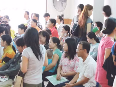 Sản phụ chen chân tại phòng sinh Bệnh viện Từ Dũ ngày 11-2 Ảnh: Lê Nguyễn