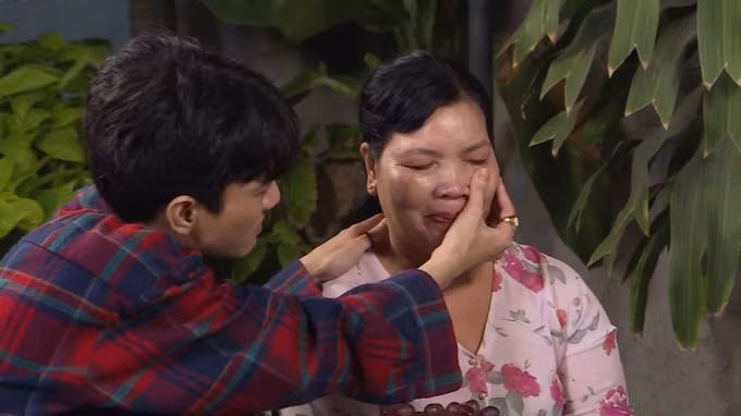 Lần đầu tiên Hiếu mở lòng gửi lời cảm ơn và xin lỗi cha mẹ (Ảnh: GCTN). Lần đầu tiên Hiếu mở lòng gửi lời cảm ơn và xin lỗi cha mẹ (Ảnh: GCTN).
