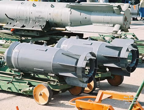 Su-30MK2V cũng có thể mang được bom không điều khiển gồm: FAB-500T (tối đa 8 quả) và OFAB-250-270 (28 quả)