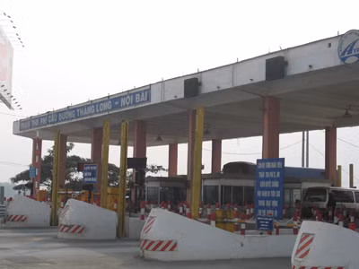 Bộ GTVT đang lúng túng trước những trạm thu phí bán quyền (thu phí). Ảnh: Đ.T