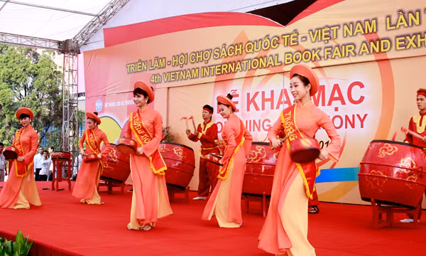 Triển lãm – Hội chợ Sách quốc tế Việt Nam lần thứ IV năm 2012 khai mạc tưng bừng ngày 17-9, tại Trung tâm Hội trợ - Triển lãm Giảng Võ (Hà Nội) 