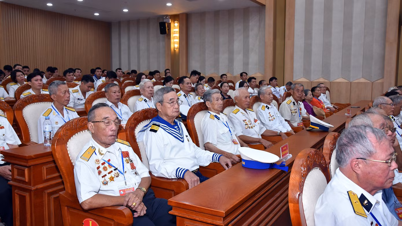 Nhiều cựu chiến binh từng tham gia trận đánh tới dự lễ kỷ niệm.