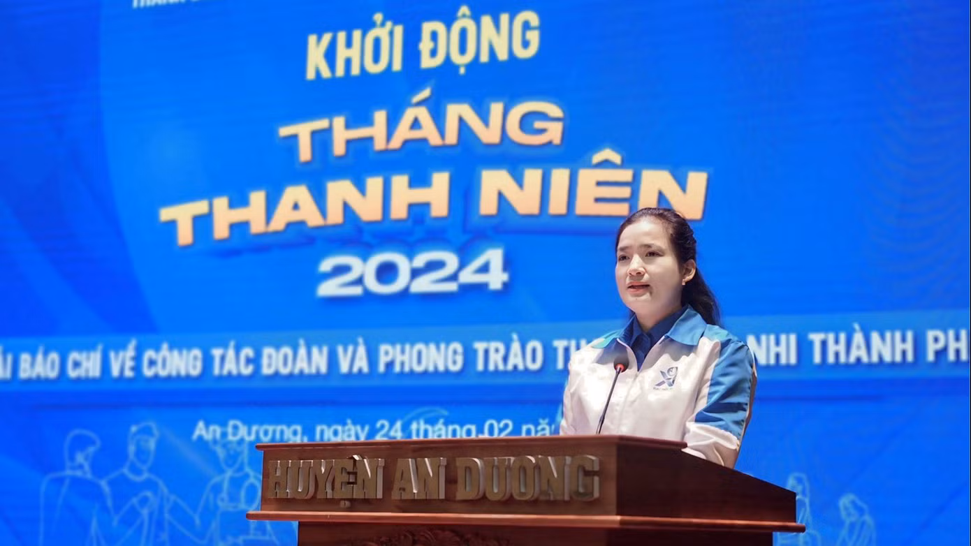 Chị Vương Toàn Thu Thủy - Bí thư Thành Đoàn Hải Phòng phát biểu tại buổi Lễ khởi động Tháng Thanh niên 2024.