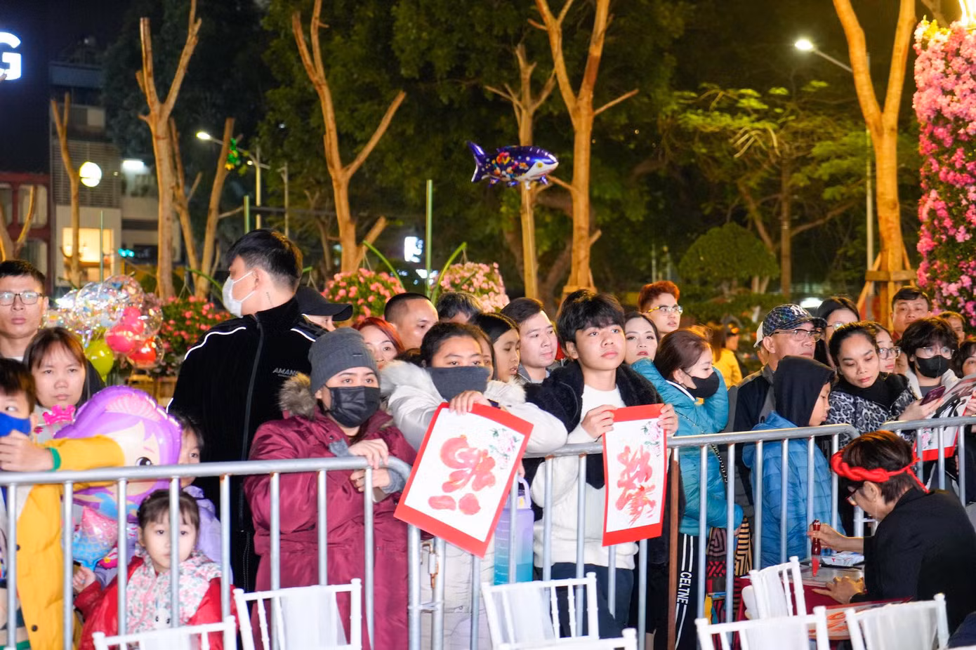 Pháo hoa rực sáng trên bầu trời chào năm mới Giáp Thìn 2024 ảnh 164 Pháo hoa rực sáng trên bầu trời chào năm mới Giáp Thìn 2024 ảnh 164