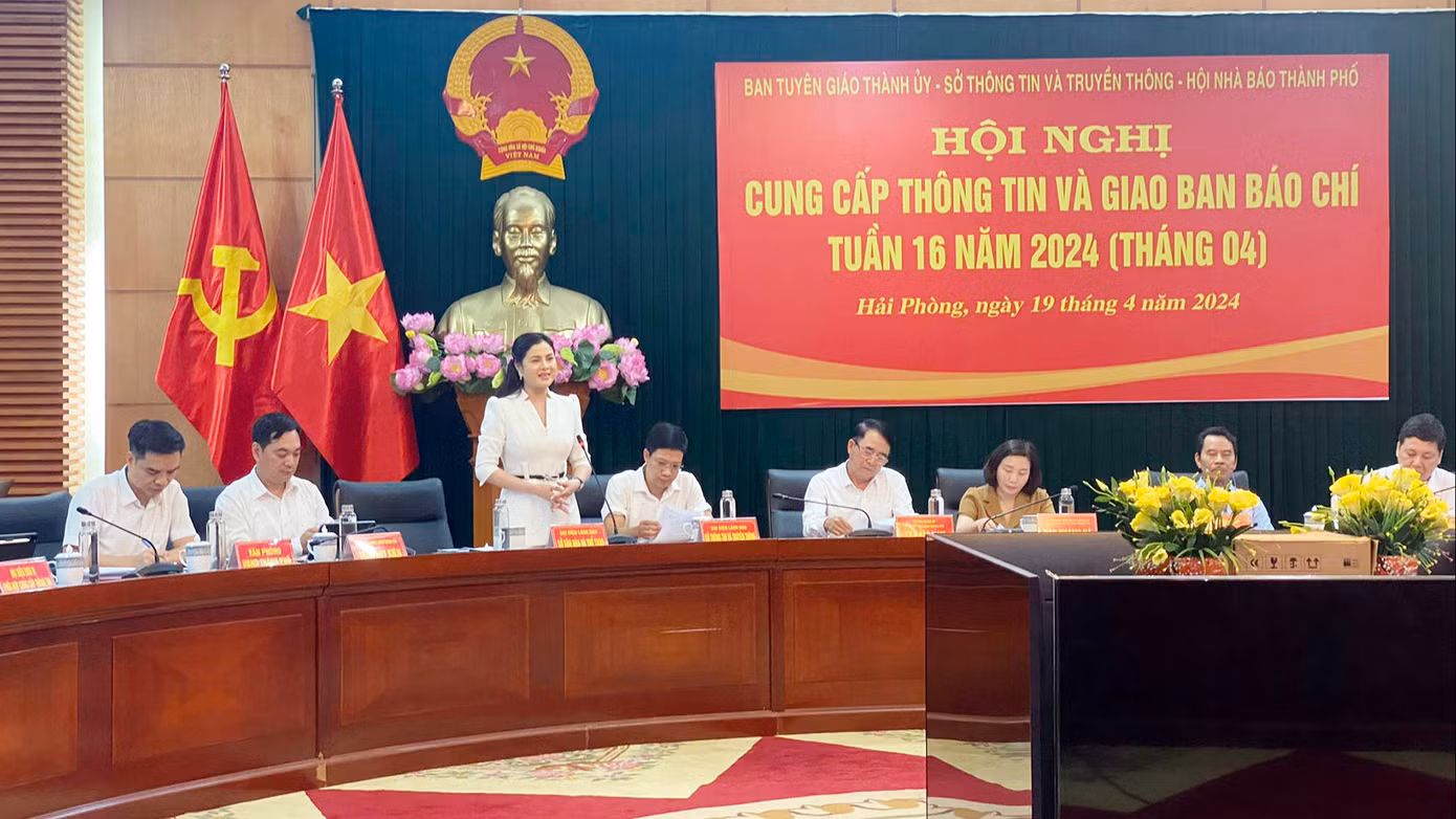 Bà Trần Thị Hoàng Mai - Giám đốc Sở Văn hóa Thể thao Hải Phòng thông tin về Lễ hội Hoa Phượng Đỏ 2024.