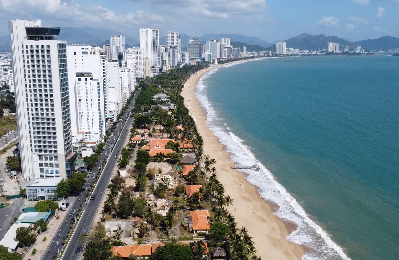 Khu nghỉ dưỡng Ana Mandara cũ chắn khoảng 400m phía Đông đường Trần Phú. Ảnh: H.L