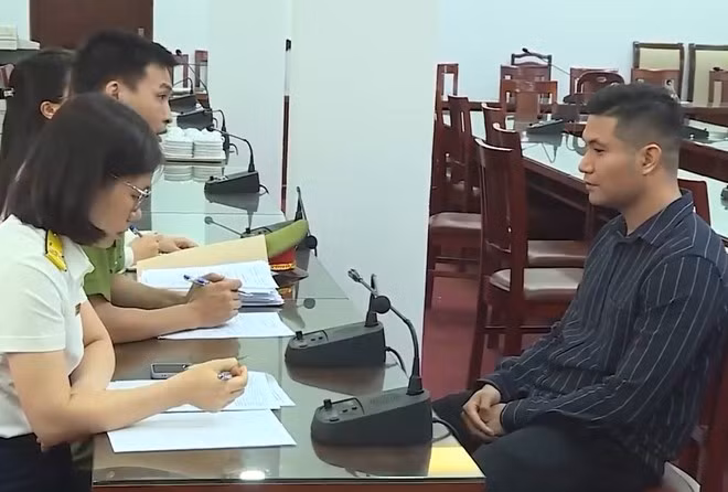 Cơ quan điều tra làm việc với Đoàn Mạnh Hòa. Cơ quan điều tra làm việc với Đoàn Mạnh Hòa.