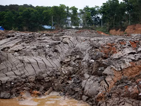 Khu vực” nhốt bùn” khi thi công để không gây ô nhiễm Vịnh Hạ Long 