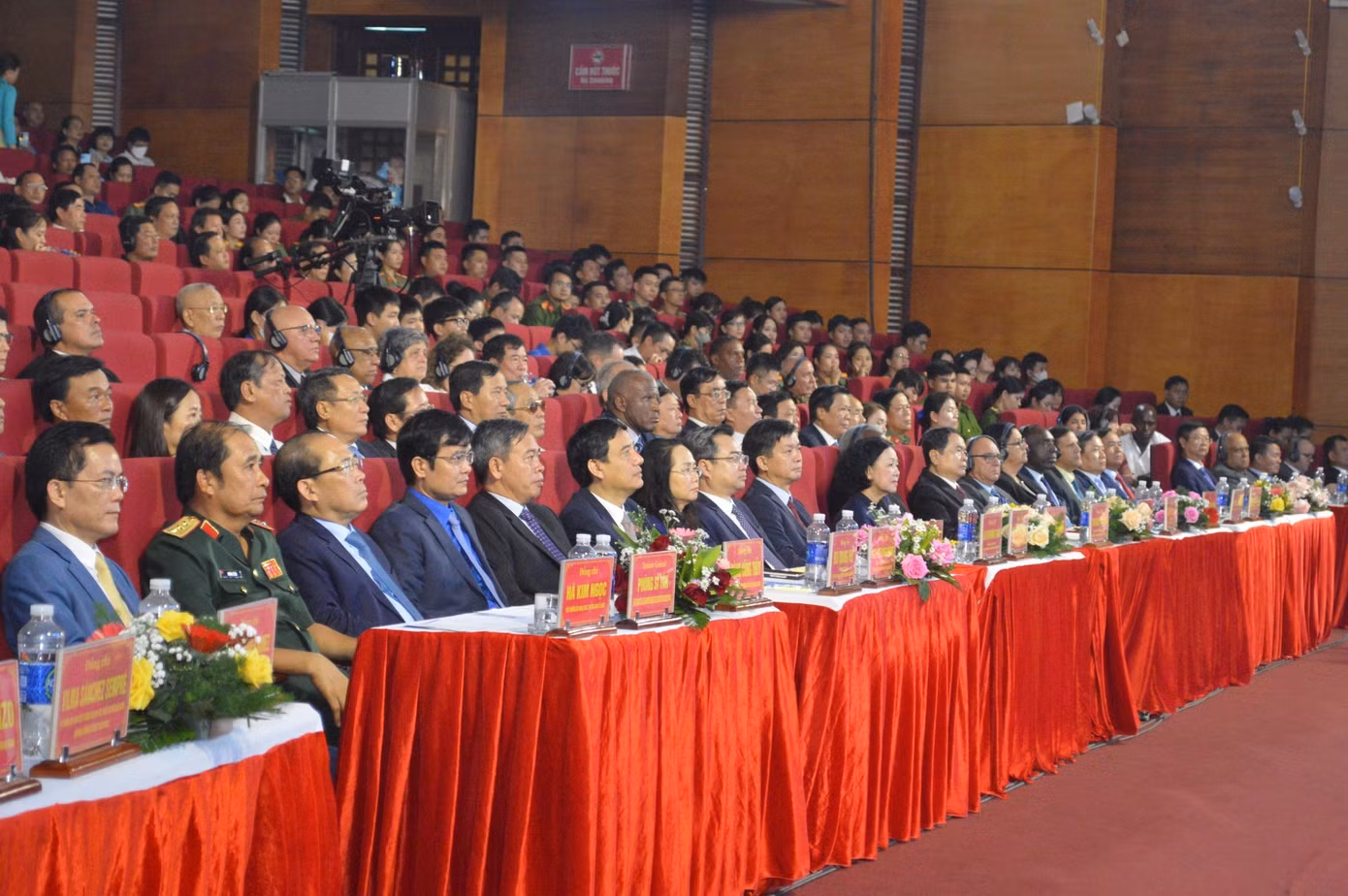 Các đại biểu tham dự lễ kỷ niệm.