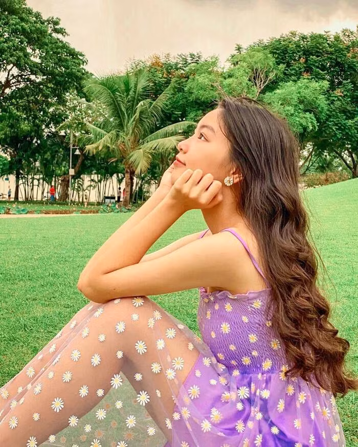 Màu tím rất thời đại, bạn có thể chọn trend nhưng miễn là hợp với mình chứ không chọn trend để lấy trầm trồ từ những người xung quanh.