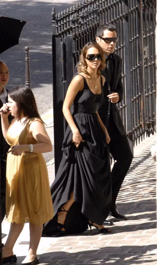 Chiếc đầm của Jessica Alba có thể mặc đi mặc lại nhiều lần.