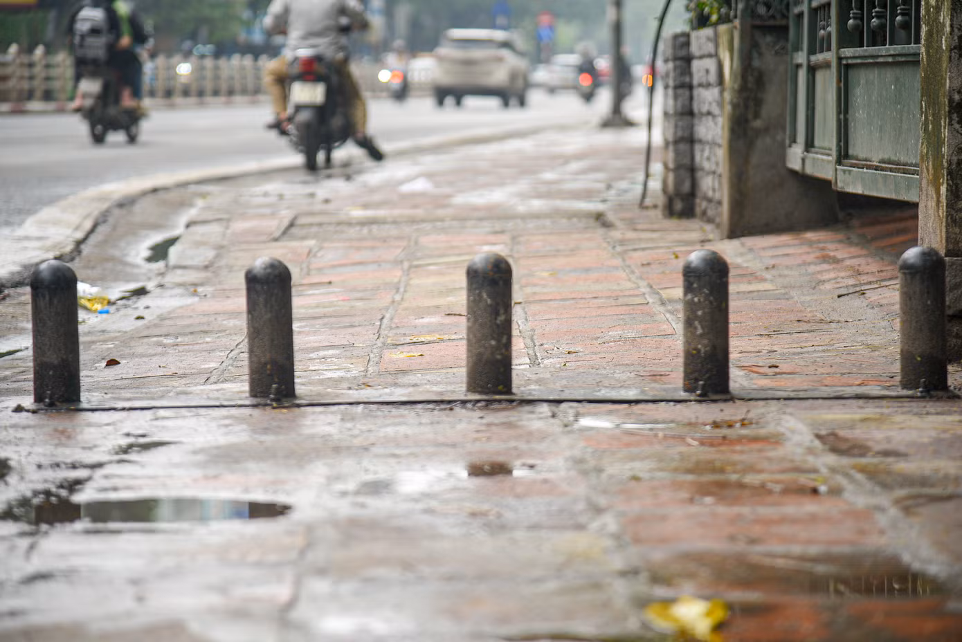 Rào được duy trì nhiều năm nay trên đoạn vỉa hè phố Tôn Đức Thắng (quận Đống Đa).