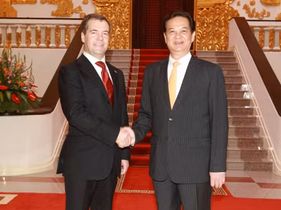 Thủ tướng Nguyễn Tấn Dũng và Thủ tướng Dmitry Medvedev trước khi hội đàm	Ảnh: TTXVN